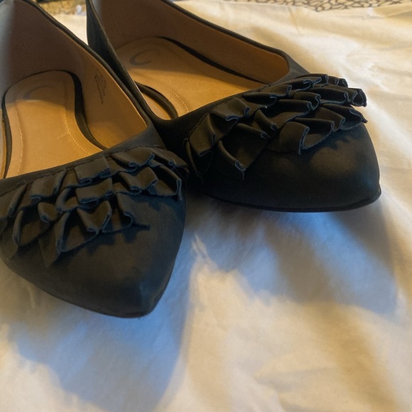 Journey Collection Womens Size 12 Ruffled Ballet Flats  in Black - Picture 4 of 7